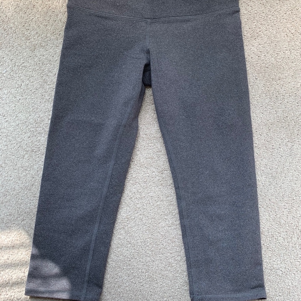 Alo Yoga Airbrush Capri Leggings, Like New!!